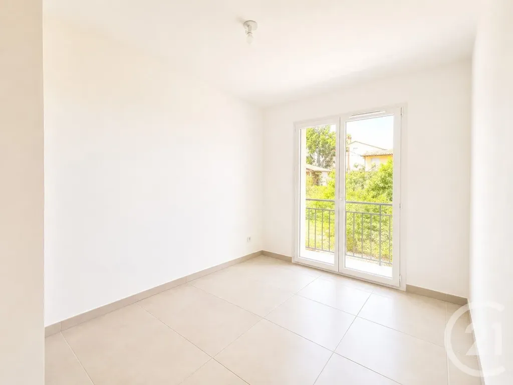 Rooms - 3-Bed Apartment with Sea View in Cogolin