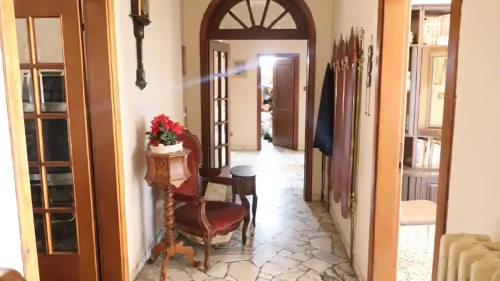 Esik - Spacious Apartment with Terrace in Montevarchi