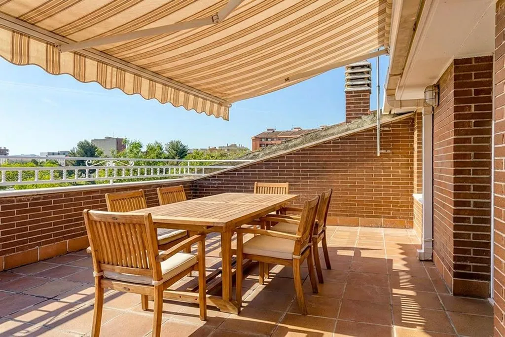Terrace - Luxury Detached House with Terrace in Igualada