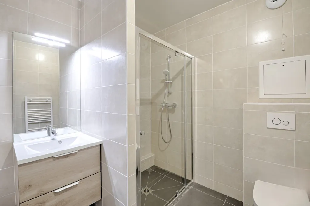 Vannitoad - Contemporary Flat with Balcony in Saint-Cloud