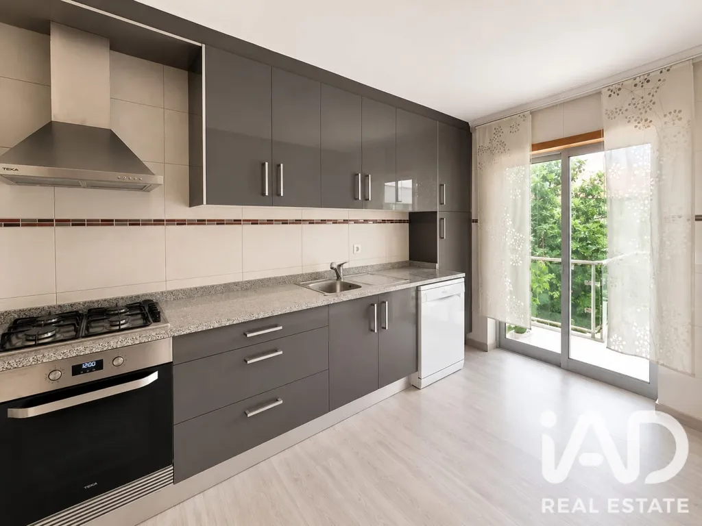 Kitchen - T3 Apartment with Private Garage in Santa Comba Dão