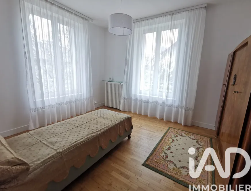 Chambres - Maison Rénovée avec Jardin à Guernes