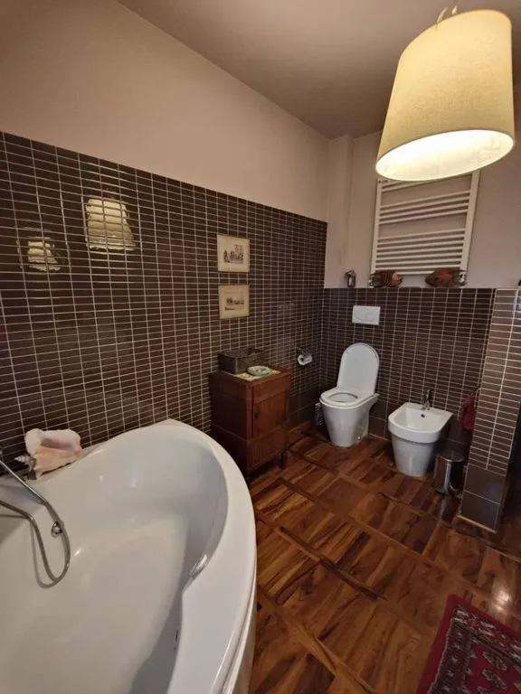 Bathrooms - Luxury Villa with Private Garden in Pisa