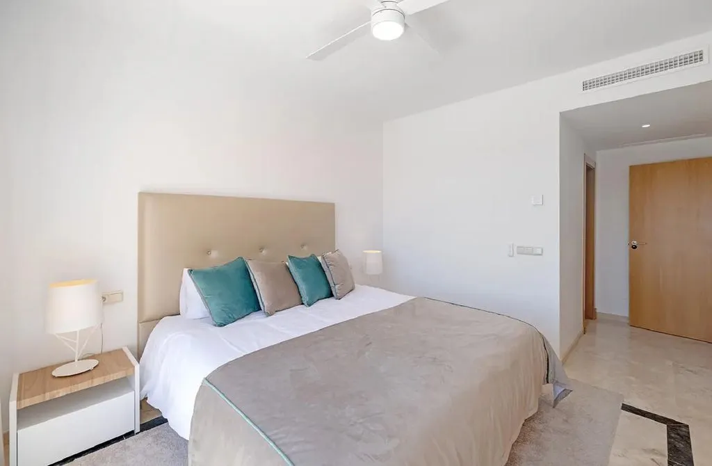 Bedrooms - Luxury Flat with Pool in Casares, Andalusia