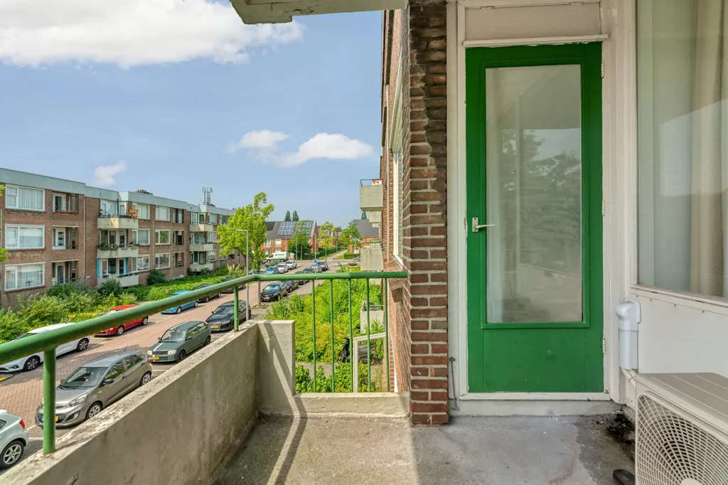 Balcon - Four-Bedroom Apartment with Balconies in Rotterdam