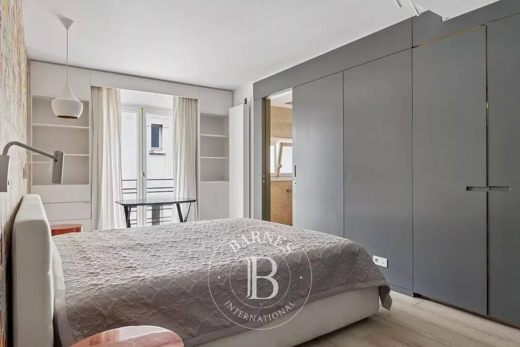Bedrooms - Luxury Duplex with East-West View in Paris 7th
