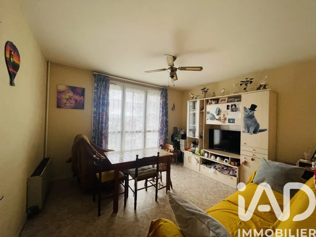 Elutuba - Spacious 3-Bedroom Apartment with Balcony in Troyes