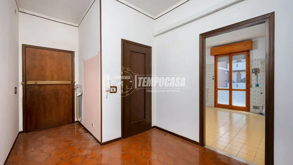 Esik - Apartment with Balcony in Sassuolo