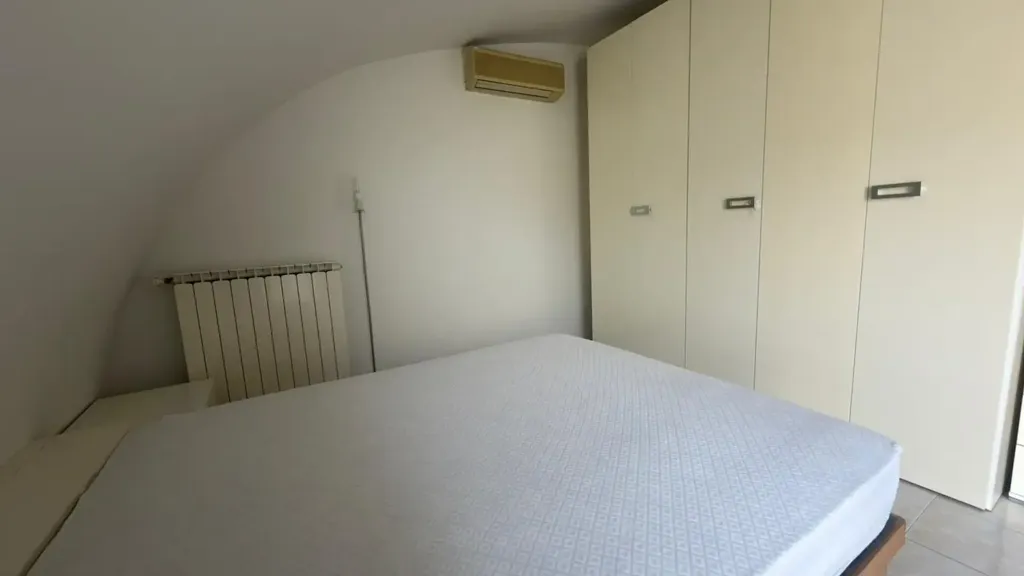 Chambres - Two-Level Apartment with Balcony in Florence