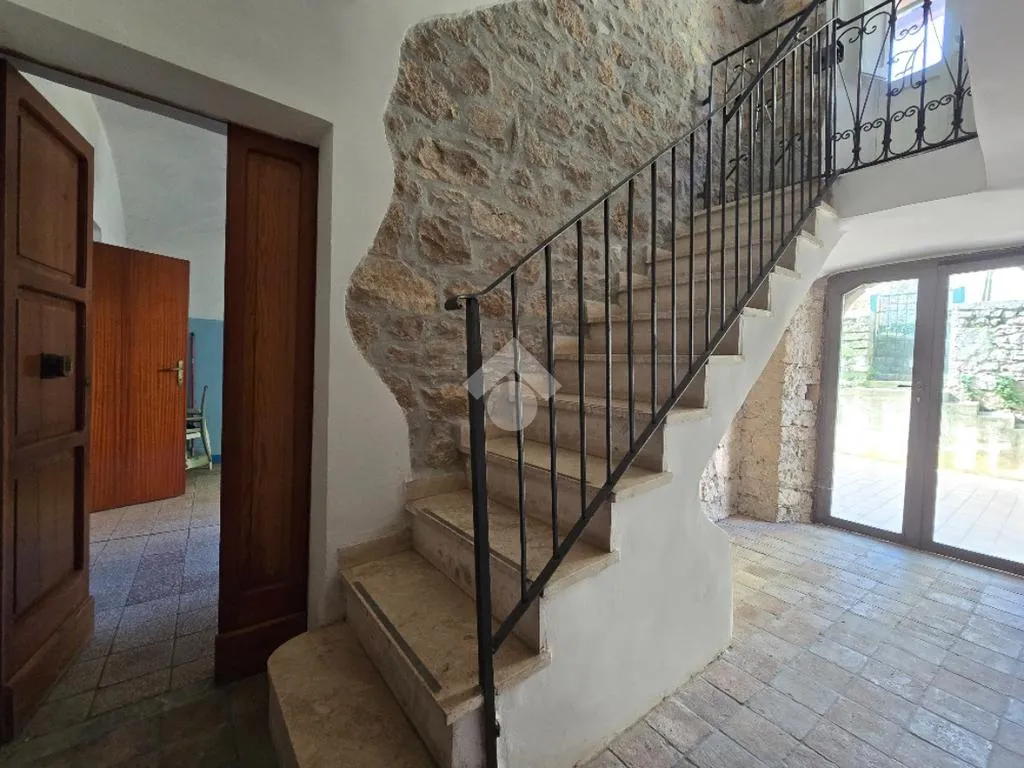 Pièces - Historic Apartment with Exposed Beams in Acuto