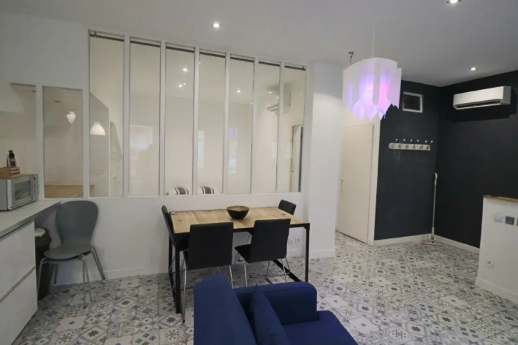 Salle à manger - Grand T2 Meublé avec Hauteur de Plafond à Marseille