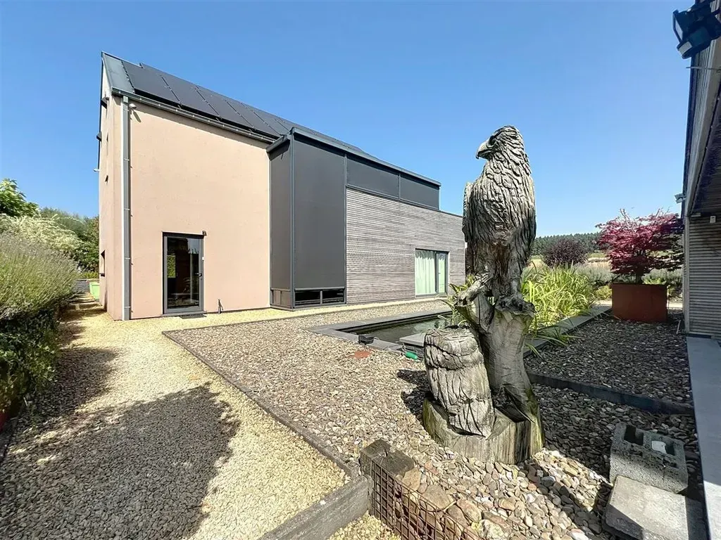 Aed - House with Terraces and Gardens in Morhet