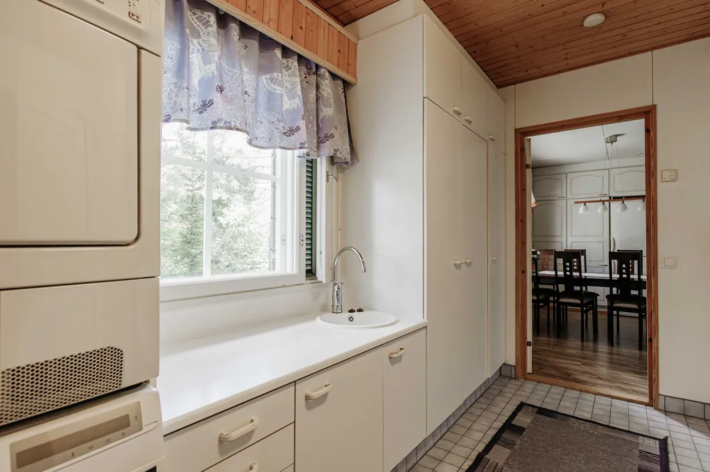 Pesuköök - Spacious Detached House with Garden in Riskunmäki