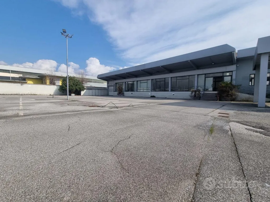Extérieur - Industrial Warehouse with Parking in Pistoia