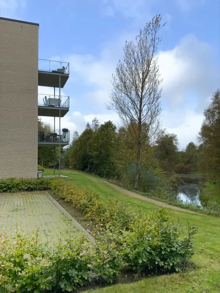 Jardin - 3-Bed Flat with River View in Vejen