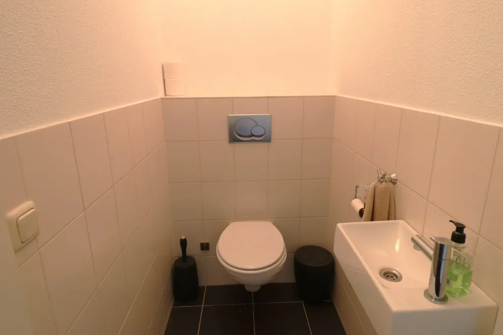 Bathrooms - Furnished Apartment with City View in Rotterdam