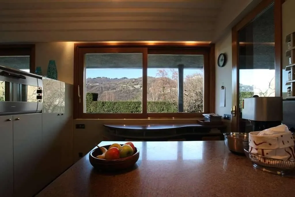 Cuisine - Luxury Villa with Lake View in Lipomo
