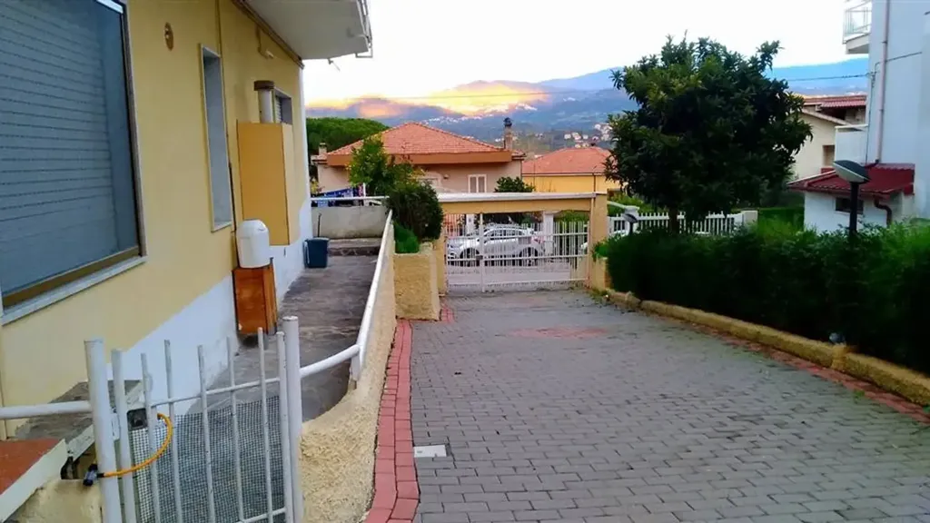 Välivaade - Six-Room Apartment in Rende