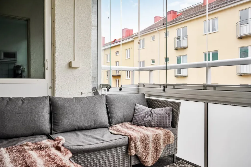 Rõdu - City Centre Flat with Glazed Balcony in Öster