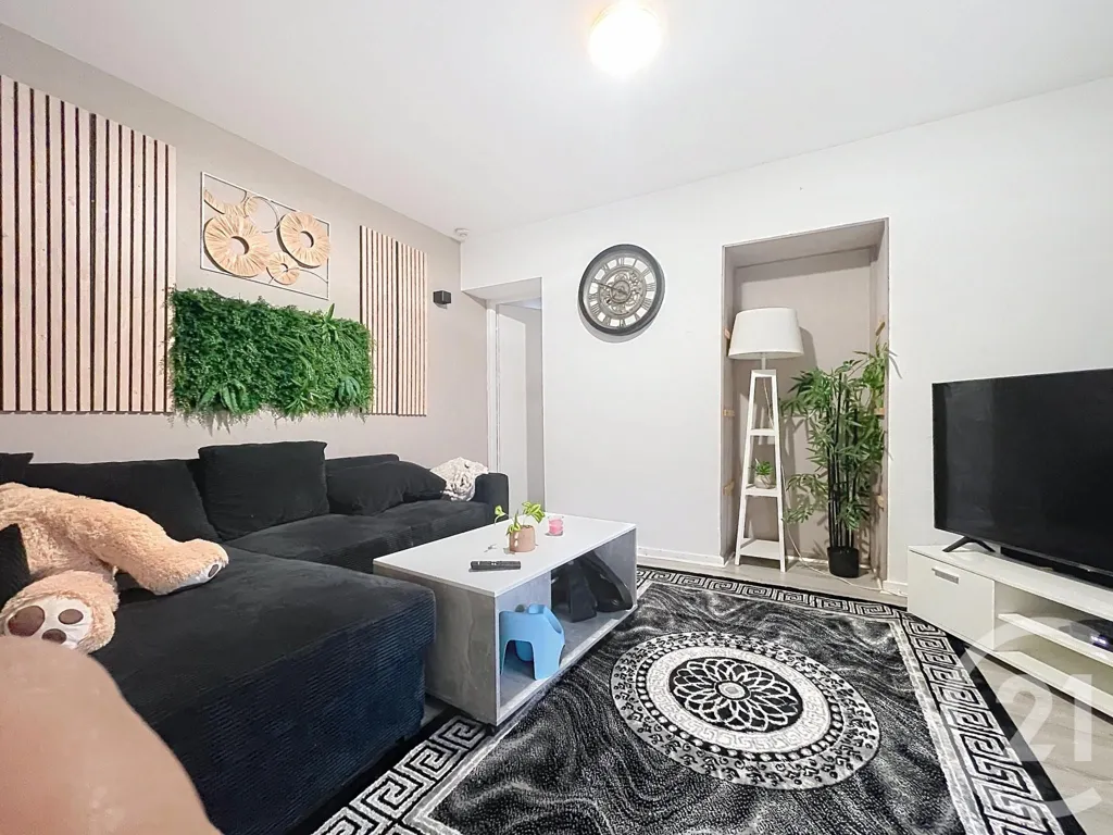 Séjour - Appartement 3 Pièces avec Cave à Cheniménil