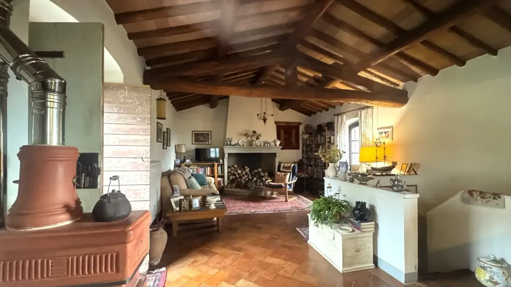 Séjour - Thirteenth-Century Rustico with Garden in Vaiano