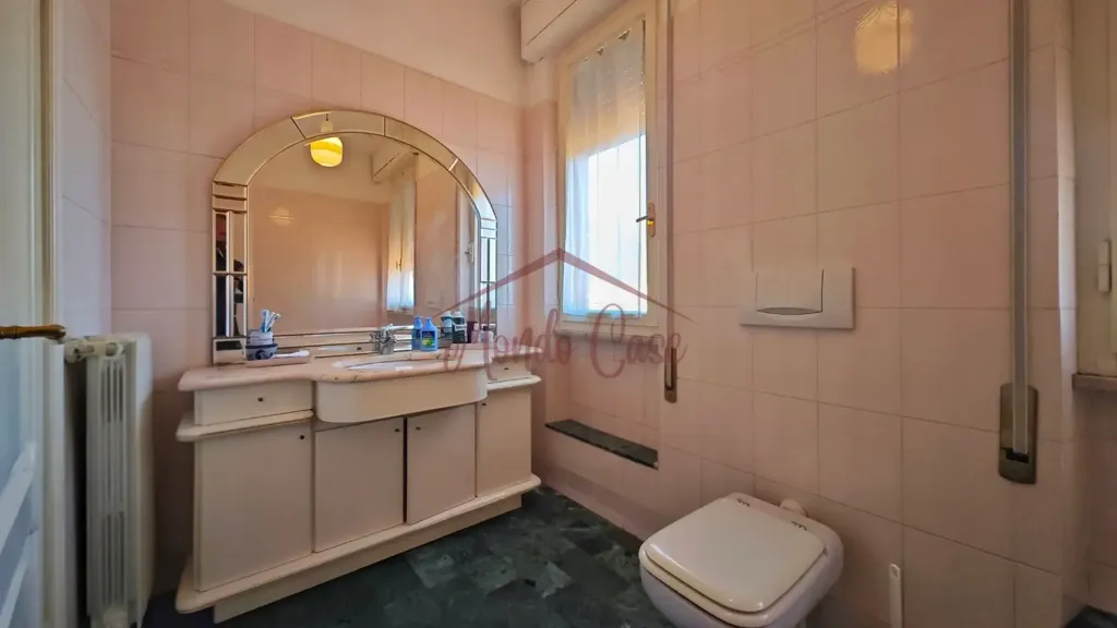 Salles de bain - Penthouse with Panoramic View in Massa Centre