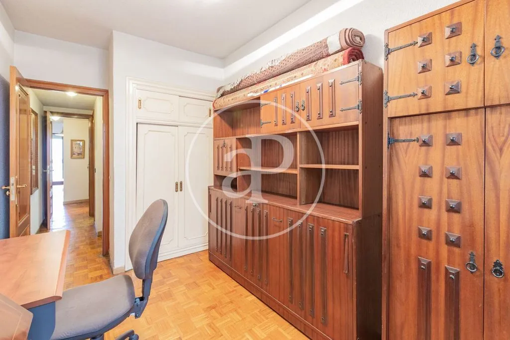 Kabinet - Luxury Apartment with River Views in Madrid