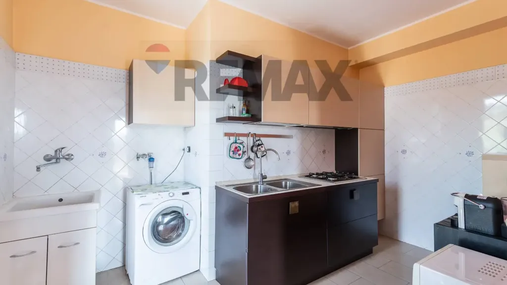 Köök - Spacious Apartment with Triple Exposure in Lentini