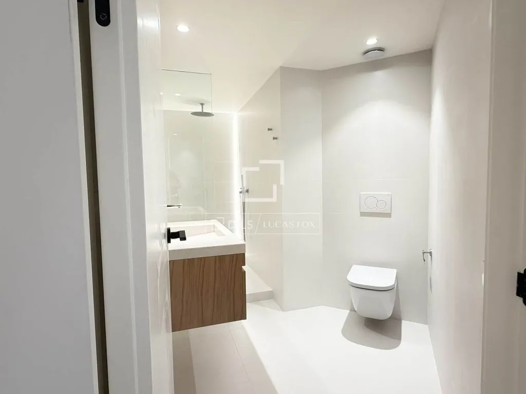 Salles de bain - Luxury Duplex with Top-Floor Privacy in Alicante