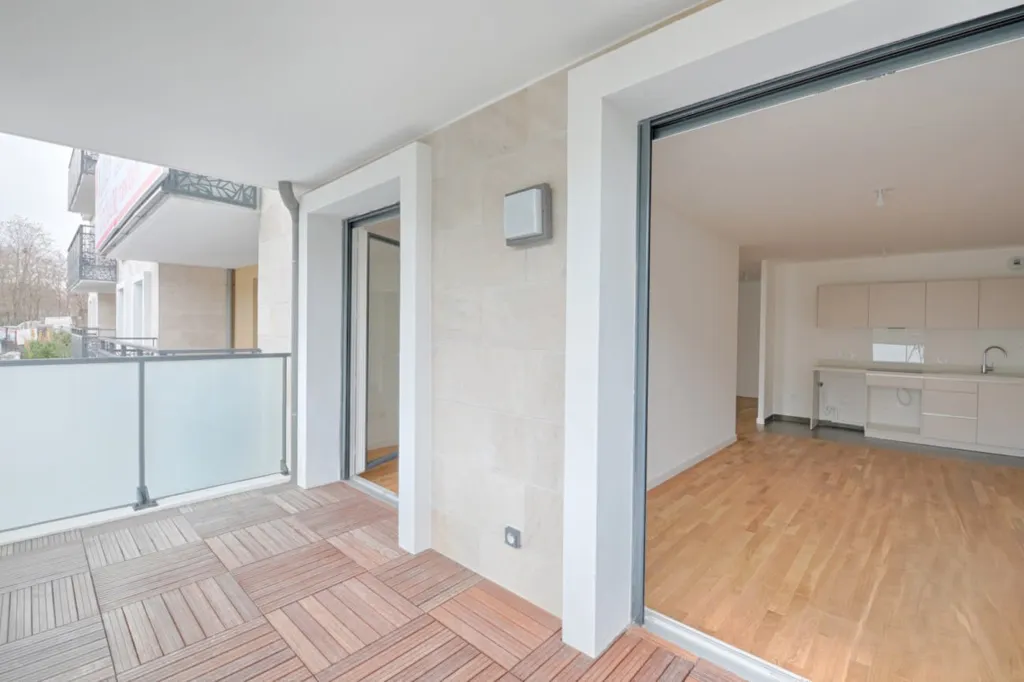 Rõdu - Contemporary Flat with Balcony in Saint-Cloud