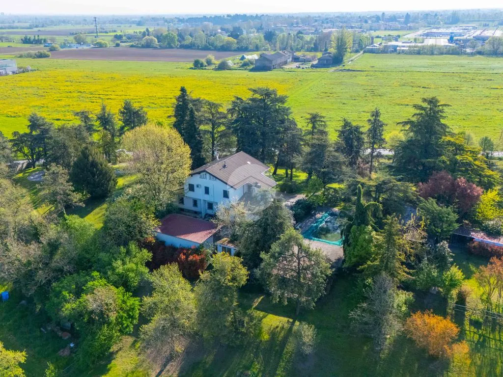 Õhuvaade - Villa with Pool near Parma
