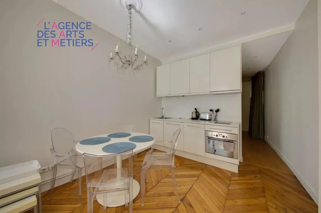 Salle à manger - Appartement Charmant avec Exposition Est à l'Île Saint-Louis