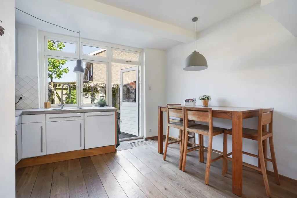 Köök - Light-Filled Corner House in Den Haag