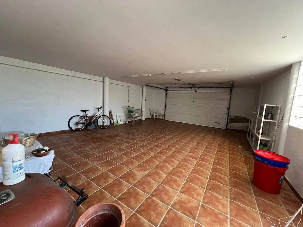 Garage - Luxury Villa with Pool in Torrevieja