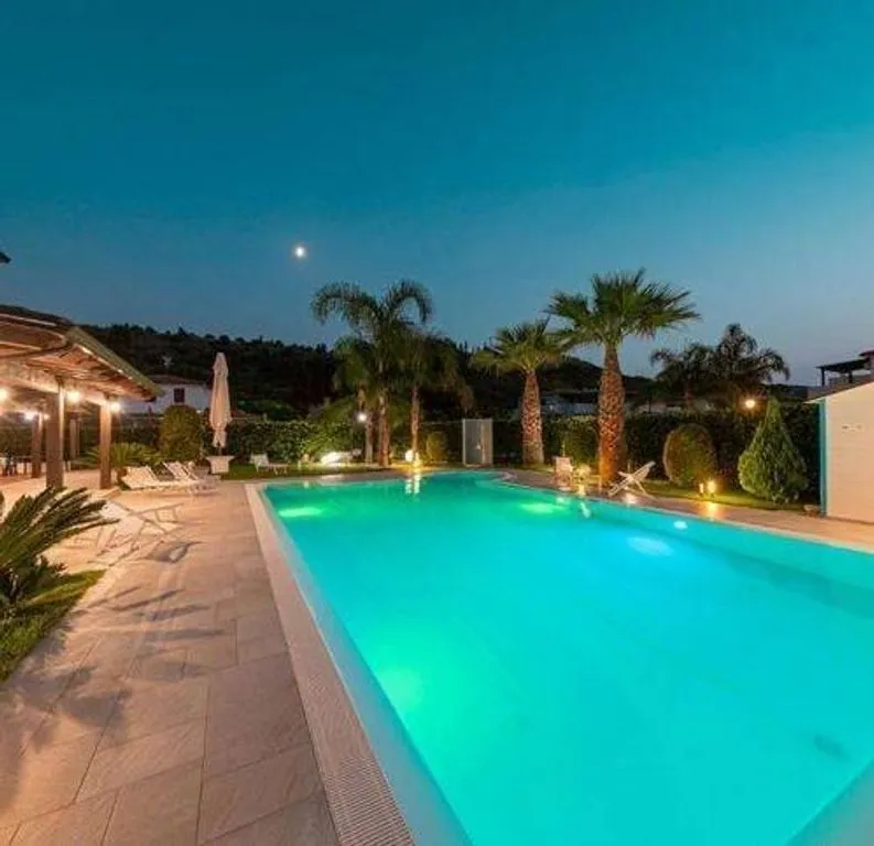 Piscine - Luxury Villa with Pool in Campofelice di Roccella