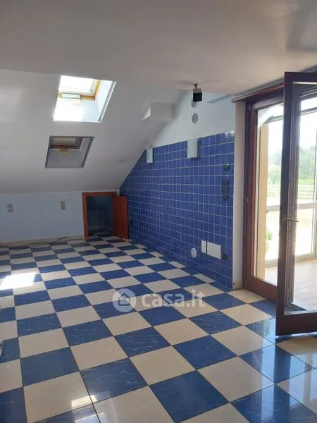 Stanze - Appartamento con terrazzo e vista a Potenza