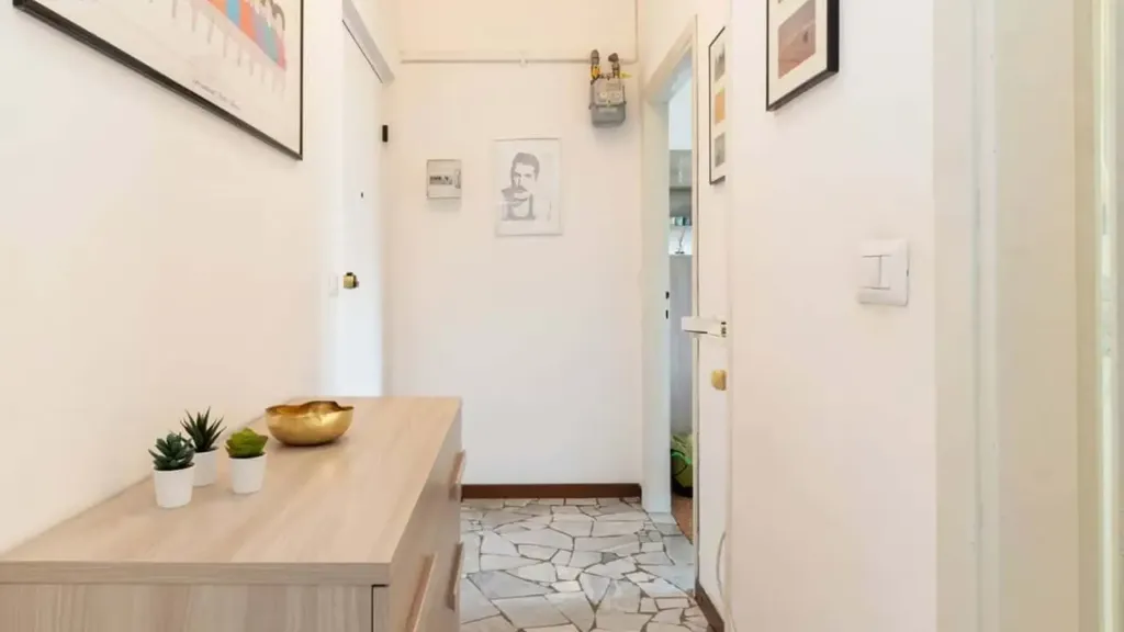 Esik - One-Bedroom Apartment with Central Heating in Milan