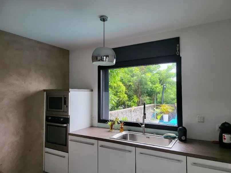 Cuisine - Villa Meublée avec Piscine et Vue Mer à Saint-Pierre