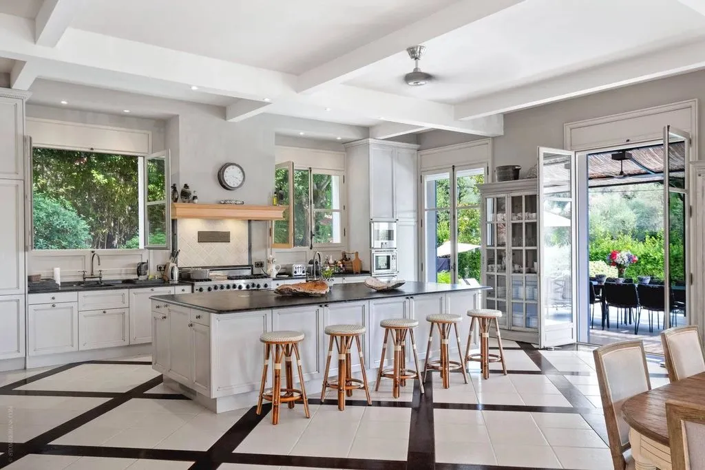 Kitchen - Luxury Villa with Heated Pool in Cap d'Antibes