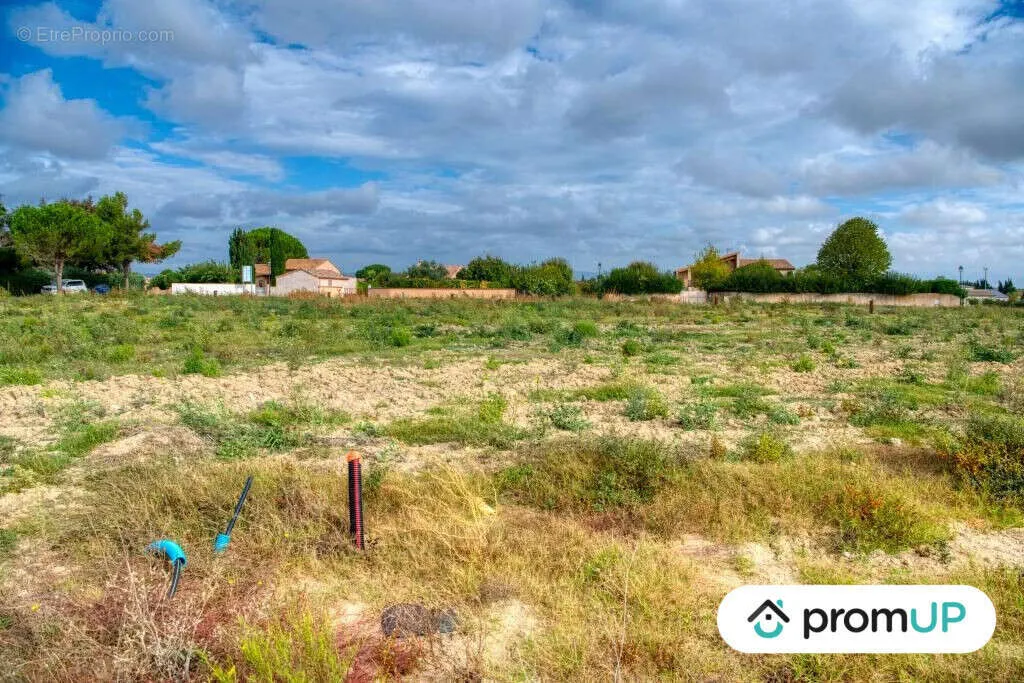 Giardino - Buildable Plot with Permitted Construction in Villesequelande