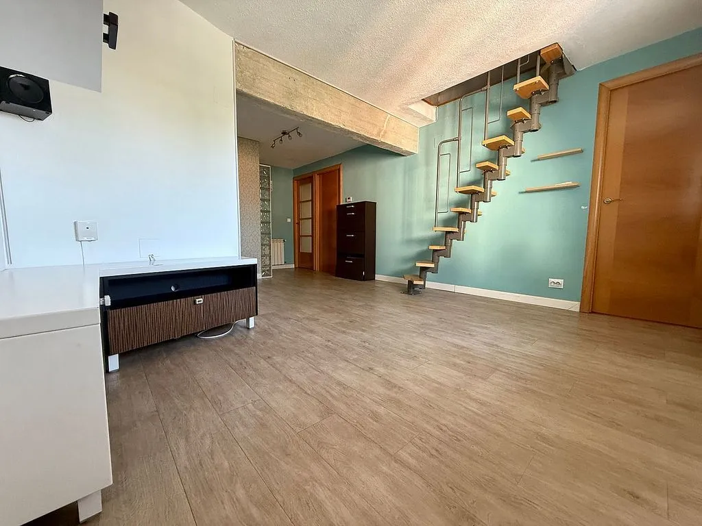 Elutuba - 2-Bedroom Flat with A/C in Carabanchel