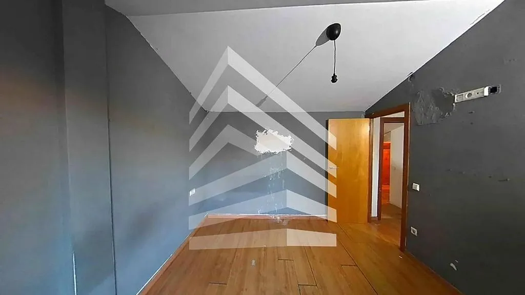 Entrée - Duplex with Terrace in Terrassa