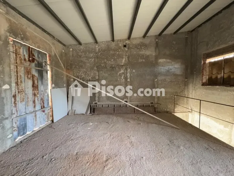Toad - Versatile Bodega with Street Access in Aranzueque