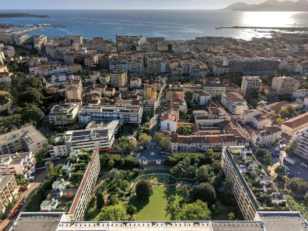 Vue aérienne - Loft Rénové avec Vue sur l'Eau à Cannes Montfleury