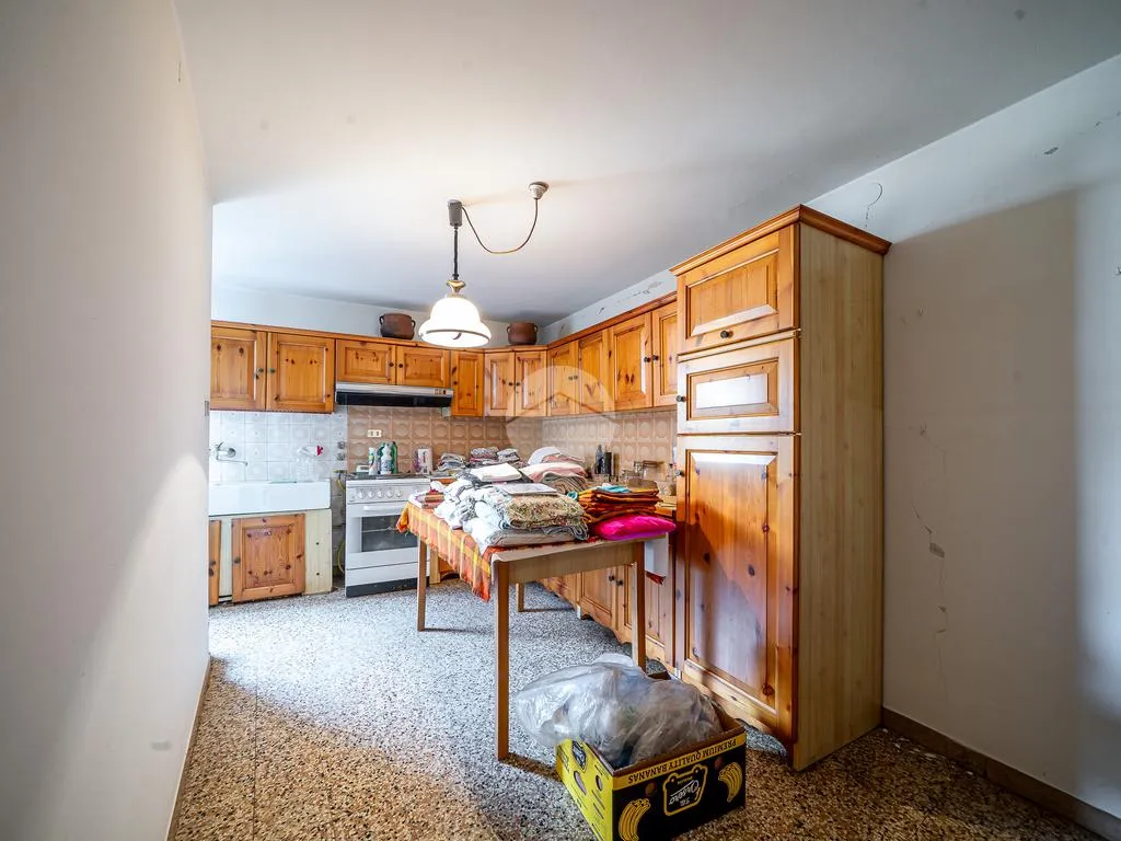 Cucina - Two-Terrace Palazzine in Historic Negrar