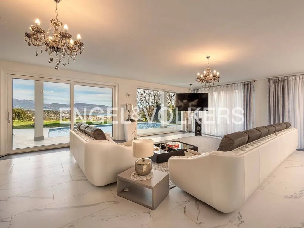Elutuba - Luxury Villa with Infinity Pool in Erba, Lombardy
