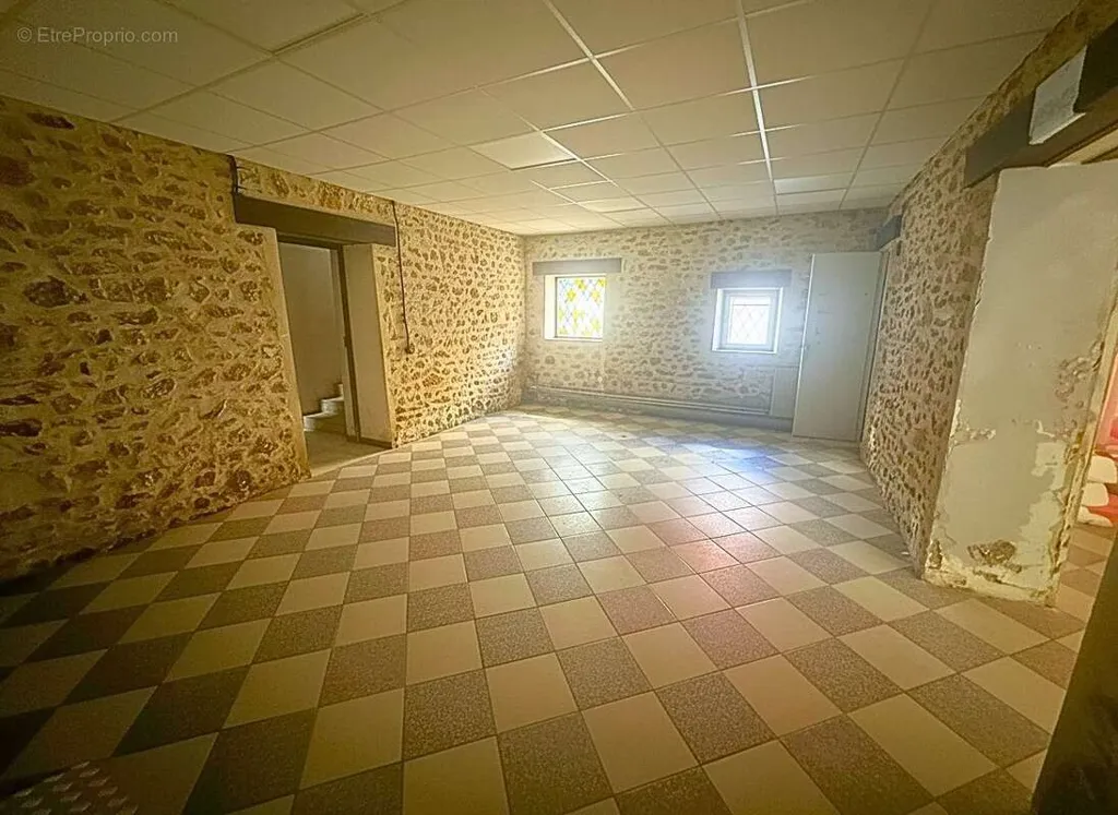 Toad - Commercial Property for Bakery in Sceaux