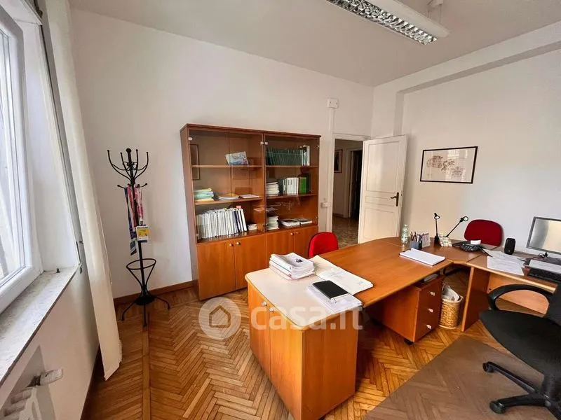 Bureau - Versatile Apartment in Via Torlonia, Rome