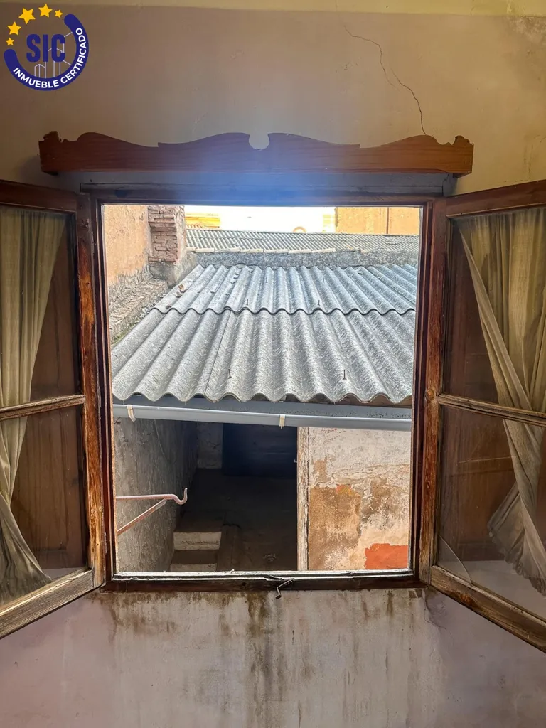 Pièces - Three-Storey House for Restoration in Castellón Centre