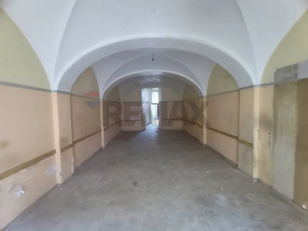 Esik - Commercial Space with Private Garden in Campobasso